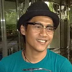 Nugie Biarkan Anak Bermain Dengan Ular