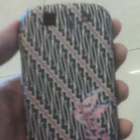 Elzio Target 50 Ribu Unit Ponsel Batik