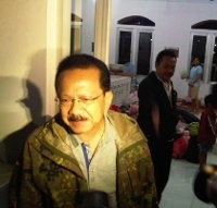 Warga Kampung Pulo Mengungsi ke Bekas Gedung Bioskop 