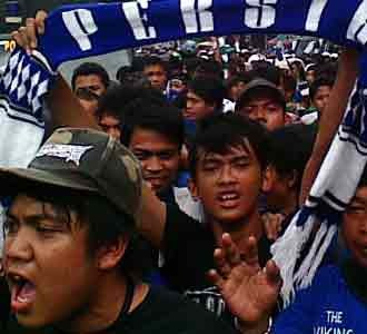 Bonek Sambut Viking