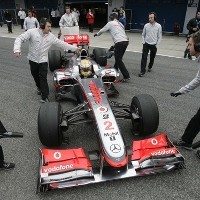 Hamilton Raih Akhir Manis