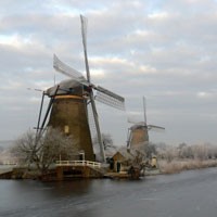 Khawatir Terdesak Bahasa Asing, Bahasa Belanda Dilindungi
