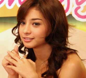 Nikita Willly Tampil Seksi 