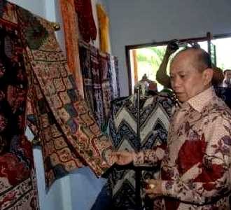 Syarief Hasan Tinjau Batik Gentong