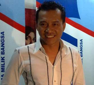 Anang Berkemeja