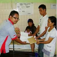 Bantuan Pembaca untuk Eka Putra Disalurkan