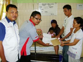 Bantuan Pembaca untuk Eka Putra Disalurkan