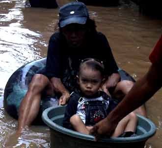 Banjir Genangi Kampung Pulo 