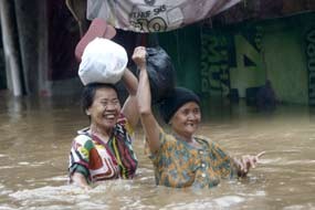 Jakarta Masih Banjir, Genangan di Kampung Melayu 1,4 Meter