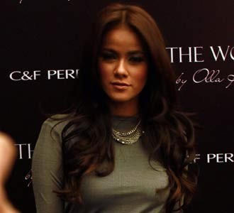 Olla Ramlan Sensual di Ultah ke-30