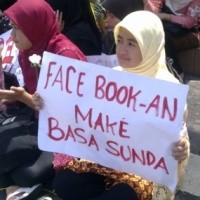 Kampanye Bahasa Sunda, Mahasiswa Sastra UPI Turun ke Jalan