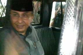 Ditahan KPK, Ismeth Abdullah Tuding Ada Muatan Politis