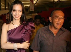 Aburizal Bakrie Berdoa Pernikahan Nia-Ardhie Lancar