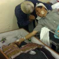 Buang Sempatkan Elus Kepala Istri Sebelum Jenazah Dimakamkan