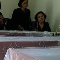 Sebelum Dimakamkan, Keluarga Gelar Upacara Adat 