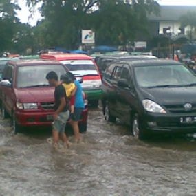 Akibat Banjir, Wisdom Malas ke Bandung