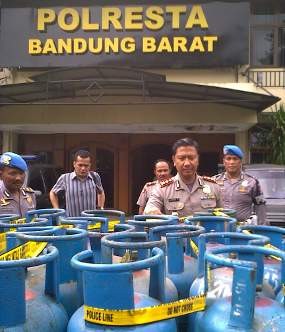 Sunat Tabung Gas, Dudung Cs Diringkus Polisi