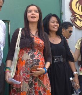 Melahirkan Bayi Perempuan, Sheila Marcia Tegang