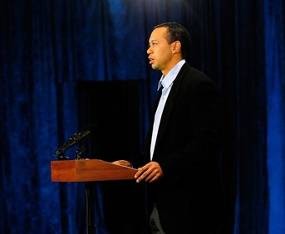 Woods & Istri Minta Maaf ke Sekolah Anak