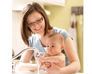 Tips Mandi Sehat Bayi 