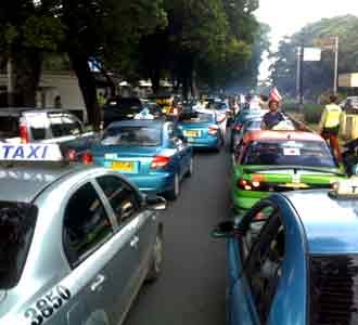 Sopir Taksi Konvoi, Jl Diponegoro Macet
