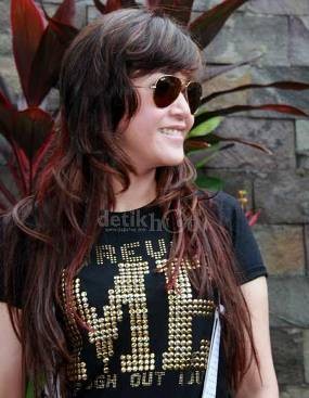 Berusia 34 Tahun, Maia Tetap Pede Bergaya A la ABG