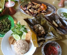 Tergoda Nasi Tutug Rangginang Plus Gurami Bakar