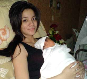 Sheila Marcia & Anak Pertamanya