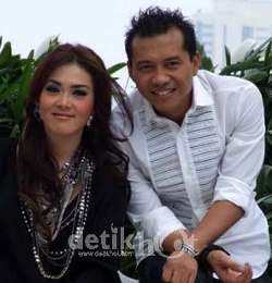 Syahrini Obat Luka di Hati Anang