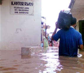 Warga Cienteung Sudah 27 Hari Hidup di Tenda Pengungsian