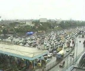 Arus Balik ke Jakarta Ditemani Hujan Deras