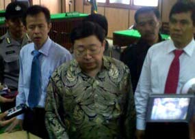 Robert Tantular Akan Laporkan JK ke Polisi