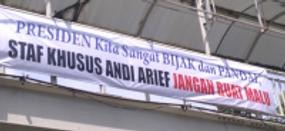 Spanduk Hujat Andi Arief Bertebaran