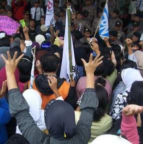 Ratusan Mantan Karyawan PT Fit U Berdemo Tagih Pesangon