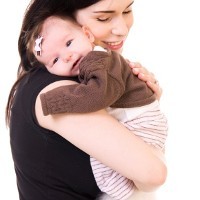 Bayi yang Sering Digendong Bisa Lebih Pintar