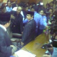 Anggota DPR Sempat Banting Botol Mineral di Depan Marzuki