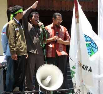 Demo Penuntasan Skandal Century di Solo