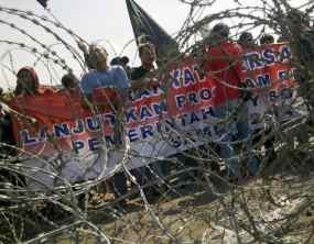 Massa Pro SBY Mulai Berdatangan di DPR