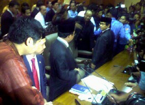 Lobi Deadlock, Voting Digelar Dua Kali dan Terbuka