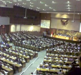  Hujan Interupsi di Paripurna DPR Berlangsung 1,5 Jam 