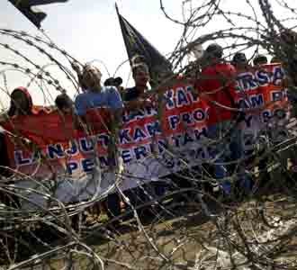 Demonstran Kembali Sambangi DPR