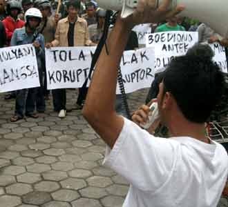 Rumah Boediono di Yogya Didemo