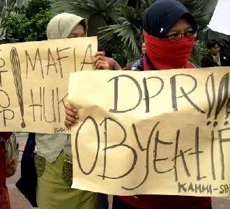 Menuntut Kasus Century Dituntaskan