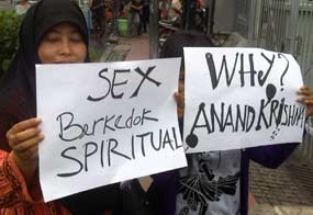 Luncurkan Buku, Anand Krishna Didemo 5 Perempuan