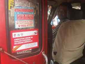 Foke Tempel Stiker Dilarang Merokok di Angkutan Umum 