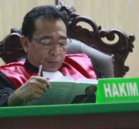 KY: Hakim Baca Buku Saat Sidang Hina Pengadilan