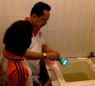 Foke Cek Bak Mandi Warga