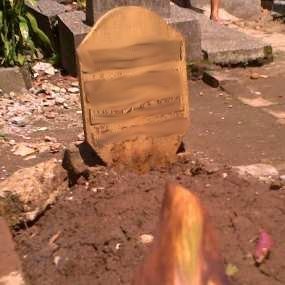 Ade Kabur Sebelum Ilham Dikubur