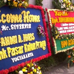 Karangan Bunga Berjajar di Rumah Burhanuddin