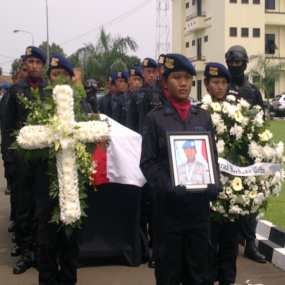 Jenazah Boas Dibawa ke Cikeas 